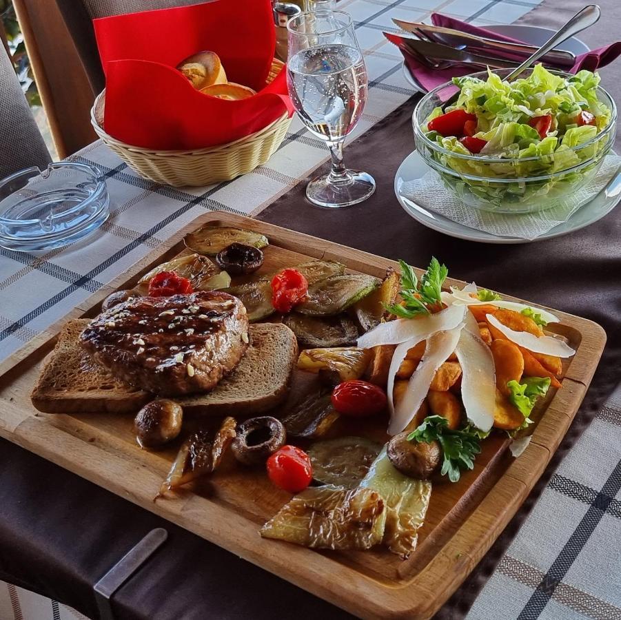 Lux Smestaj Ivanjicki Konaci Ivanjica Bagian luar foto